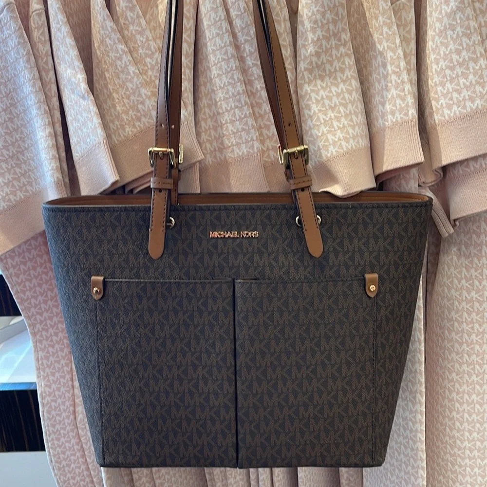 MICHAEL KORS JET SET TRAVEL MEDIUM DOUBLE POCKET TOTE 
BROWN SIGNATURE
NWT - Picture 8 of 16